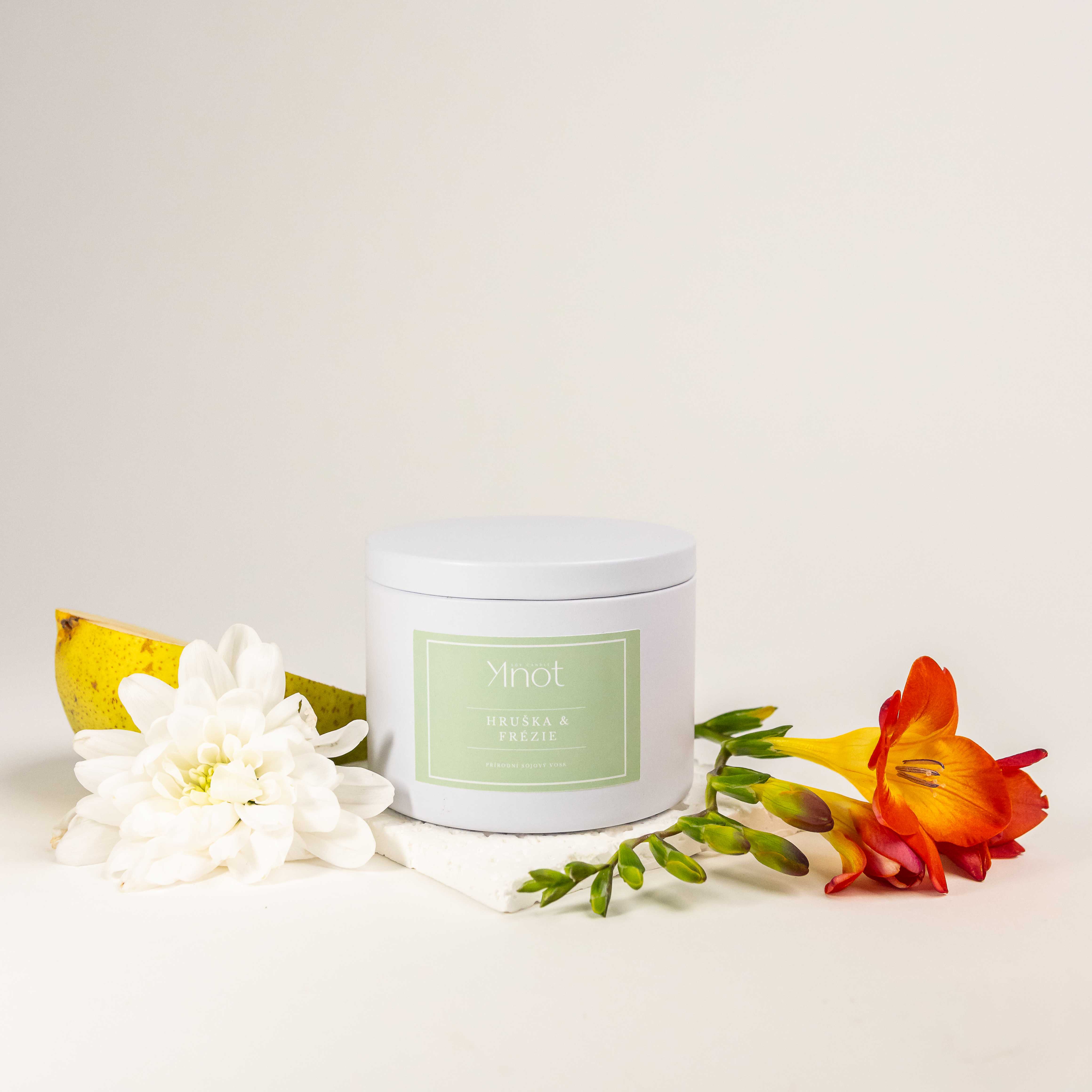 Fotka - sójová svíčka - hruška a frézie